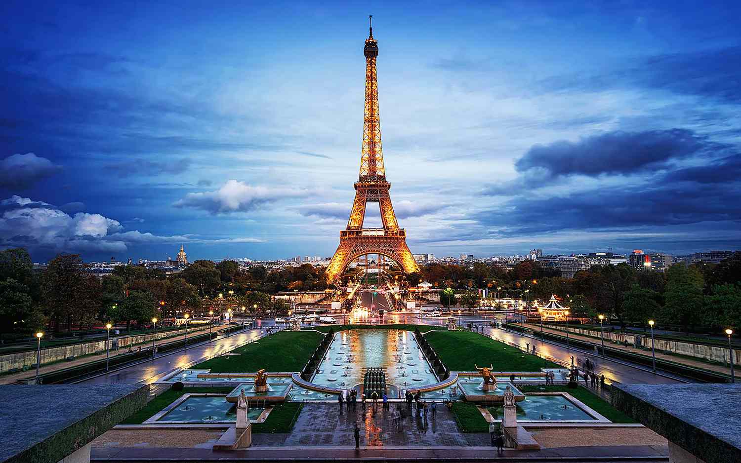 Crown Jewel of Paris : Eiffel Tower